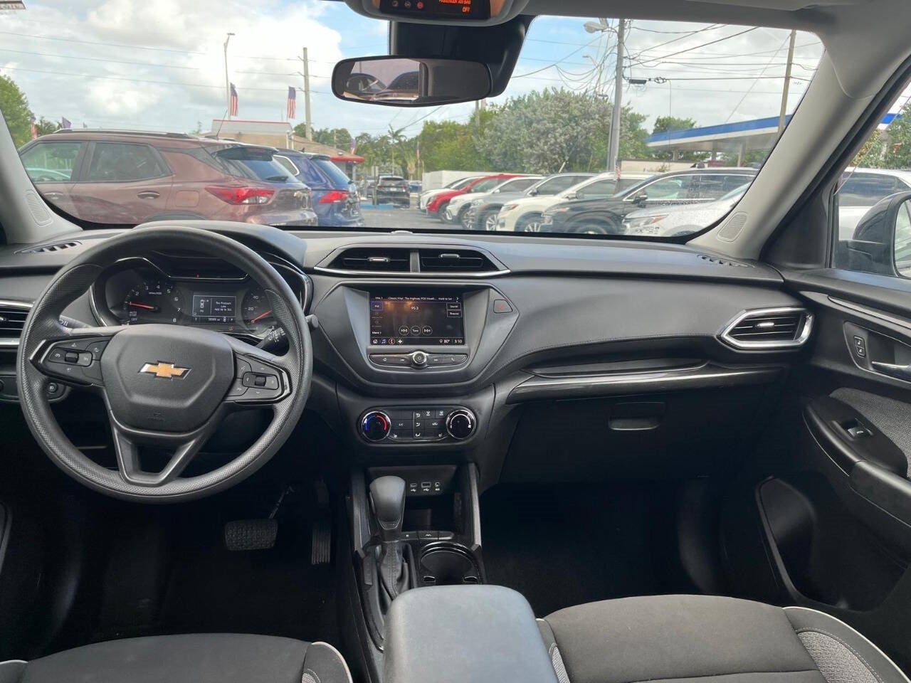 Vehicle image 31 of 45