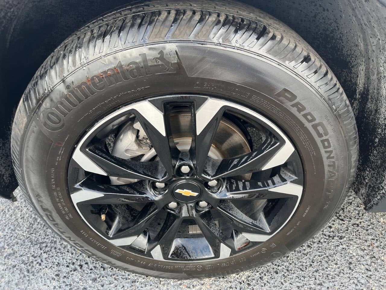 Vehicle image 33 of 45