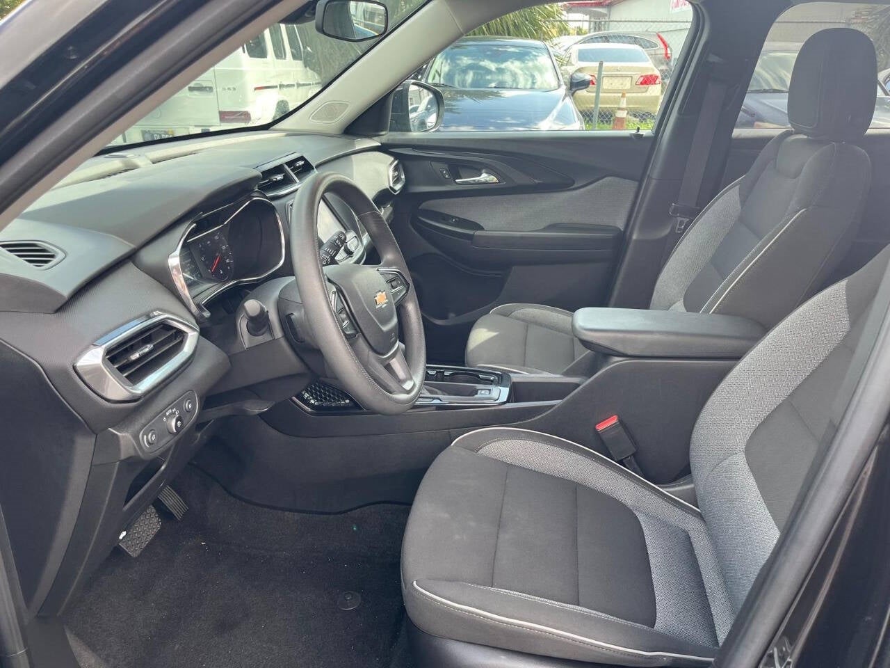 Vehicle image 21 of 45