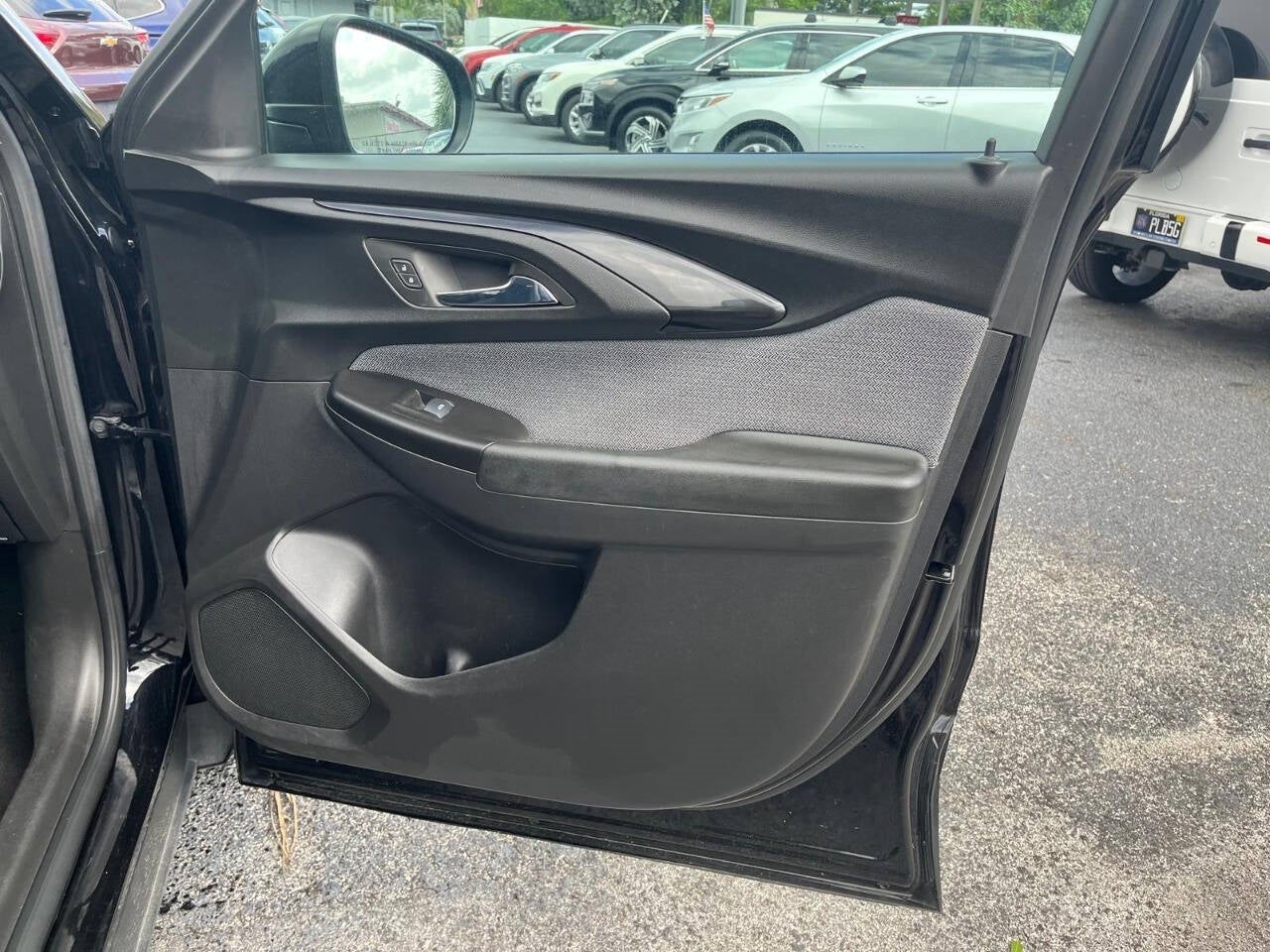 Vehicle image 28 of 45