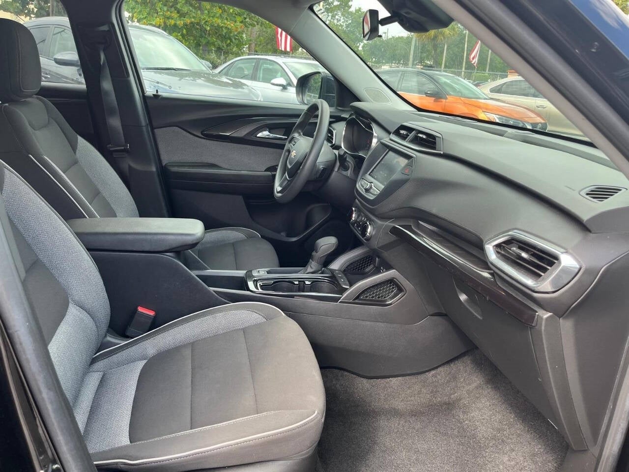 Vehicle image 18 of 45