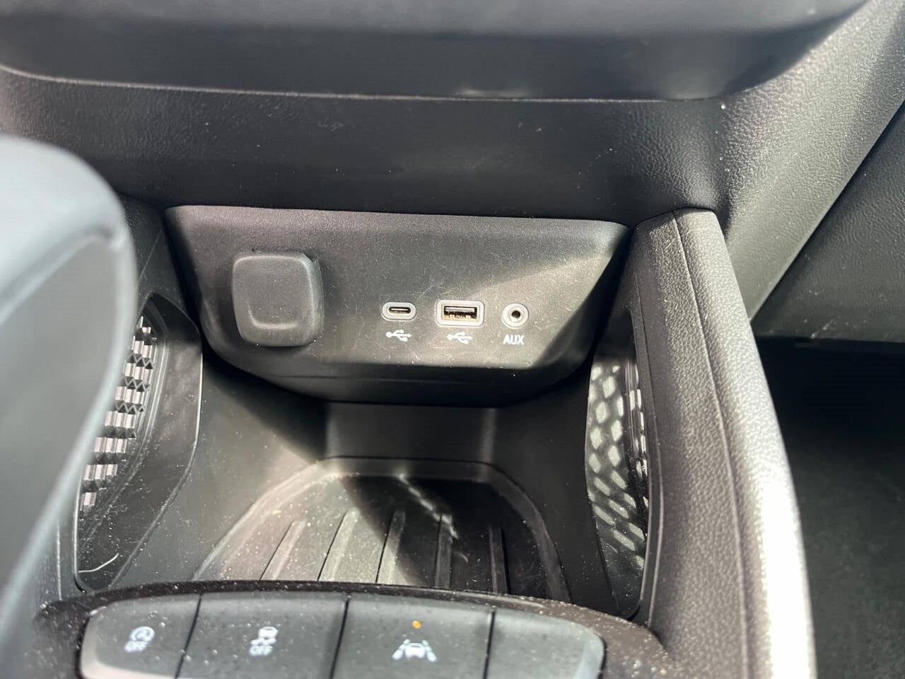 Vehicle image 27 of 45