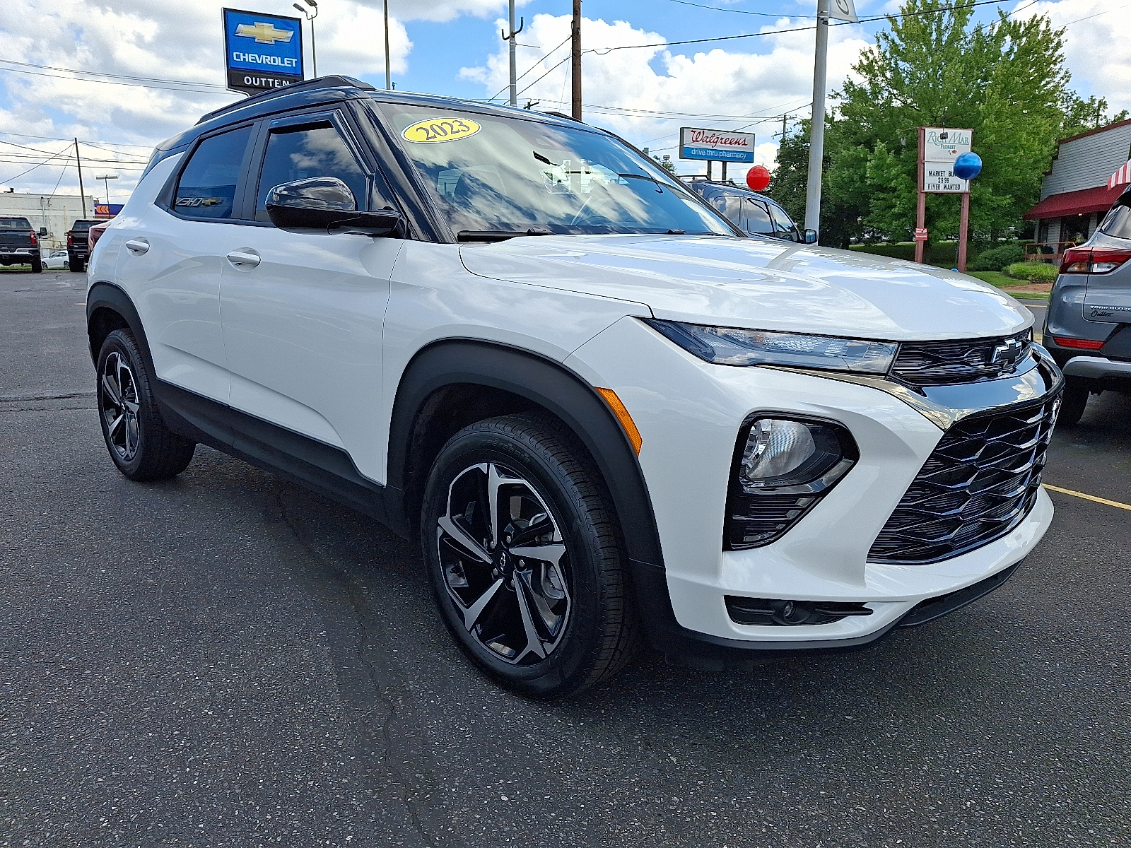 2023 Chevrolet Trailblazer RS Image 2 of 30
