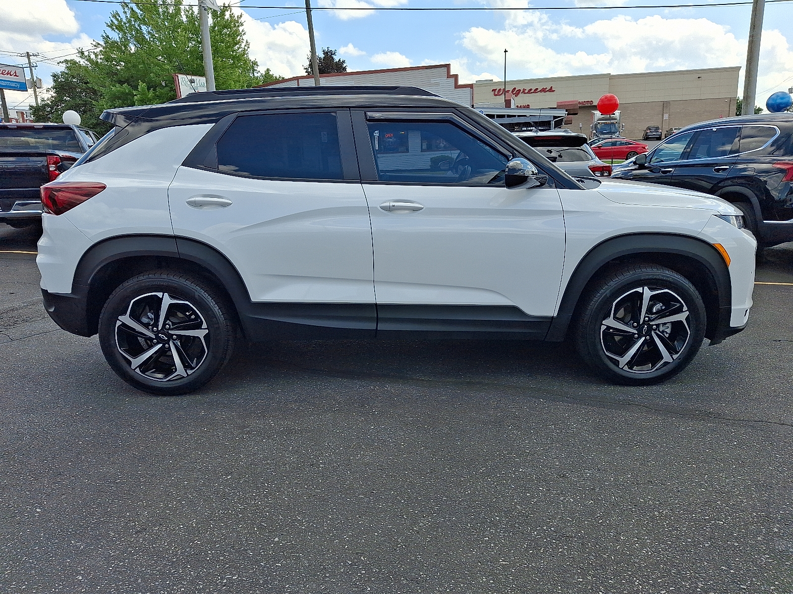 2023 Chevrolet Trailblazer RS Image 3 of 30