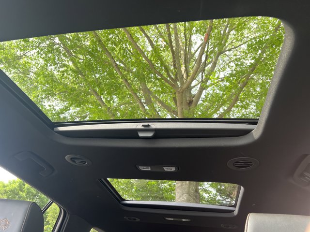 Vehicle image 27 of 36