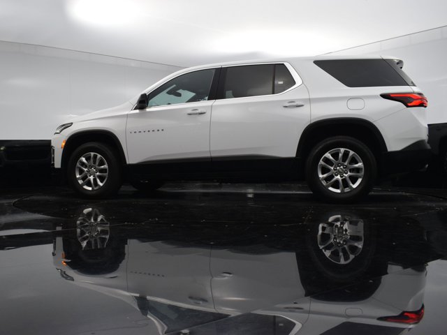 Vehicle image 33 of 42