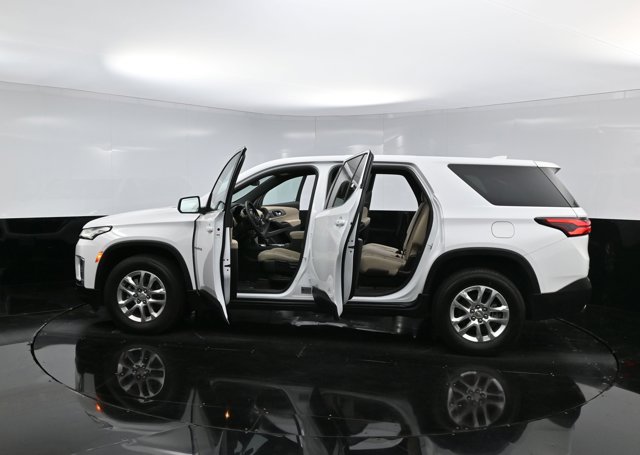 Vehicle image 30 of 42