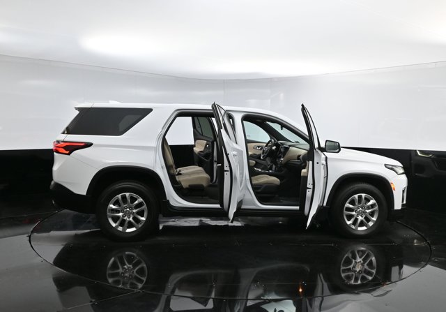 Vehicle image 15 of 42