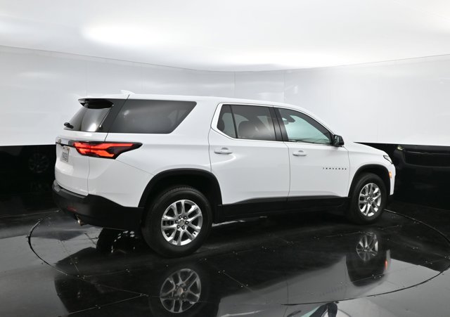Vehicle image 18 of 42