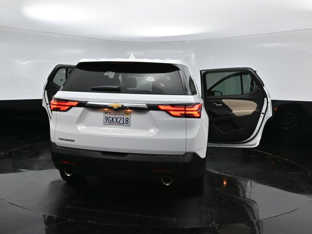 Vehicle image 26 of 42