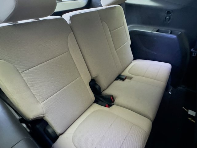 Vehicle image 17 of 20