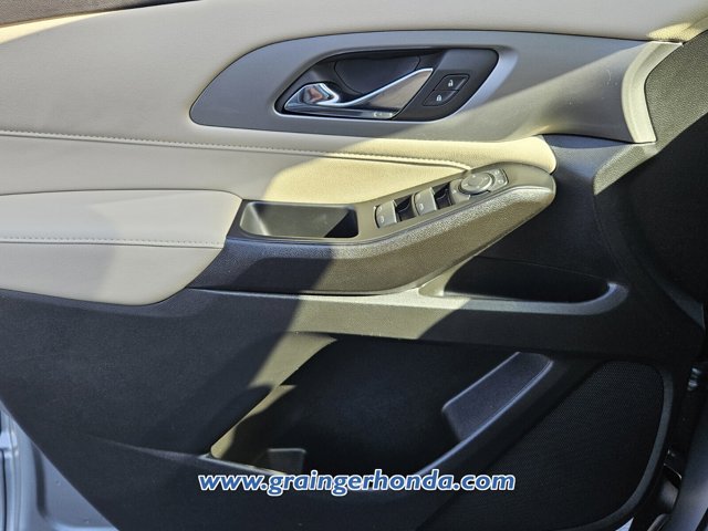 Vehicle image 17 of 23