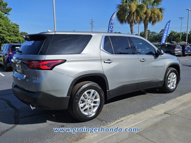Vehicle image 4 of 23