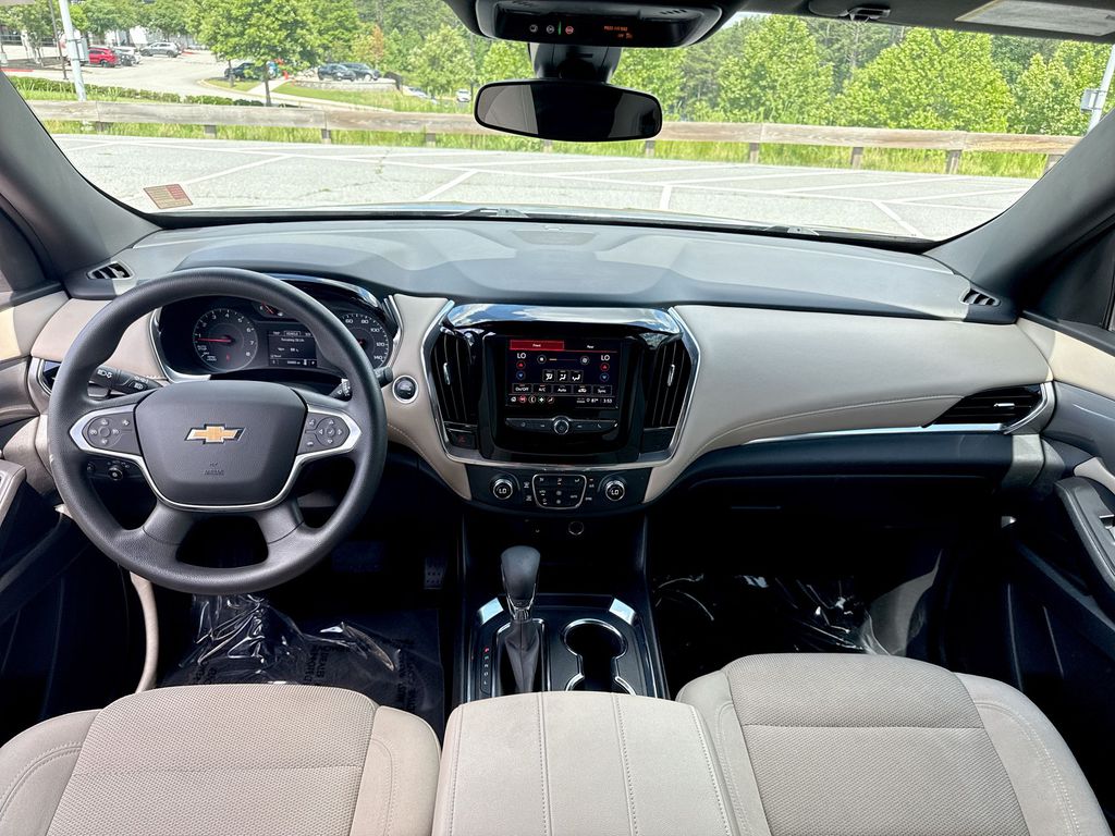 Vehicle image 18 of 27