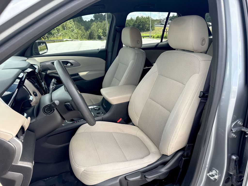 Vehicle image 17 of 27