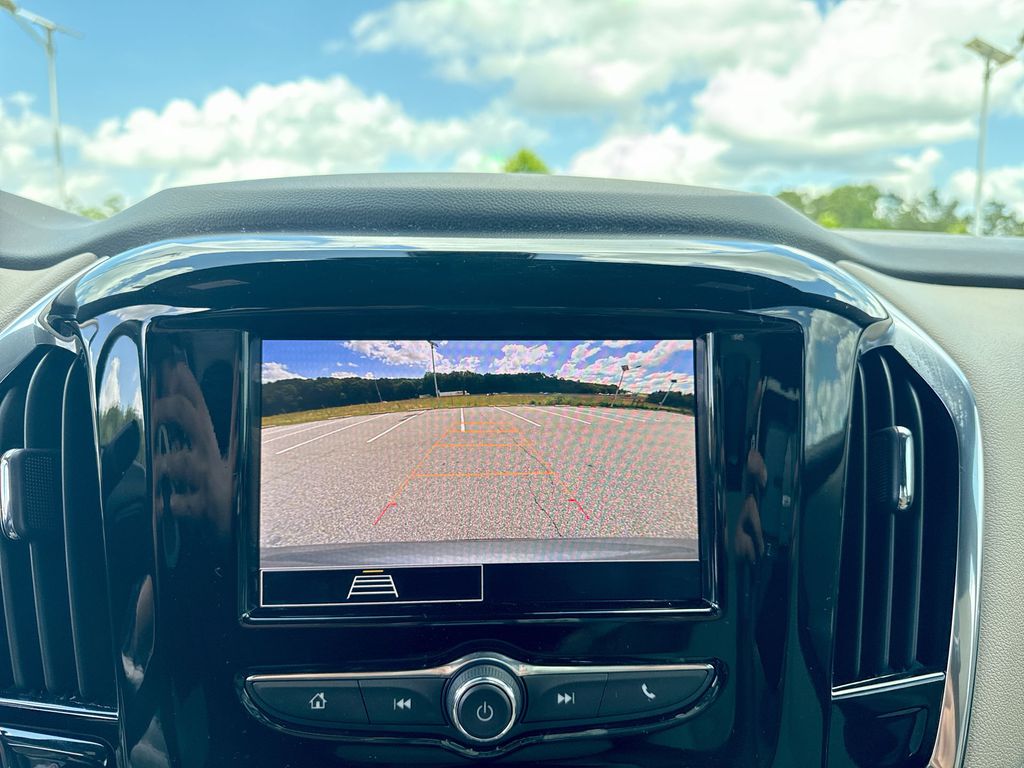 Vehicle image 20 of 27