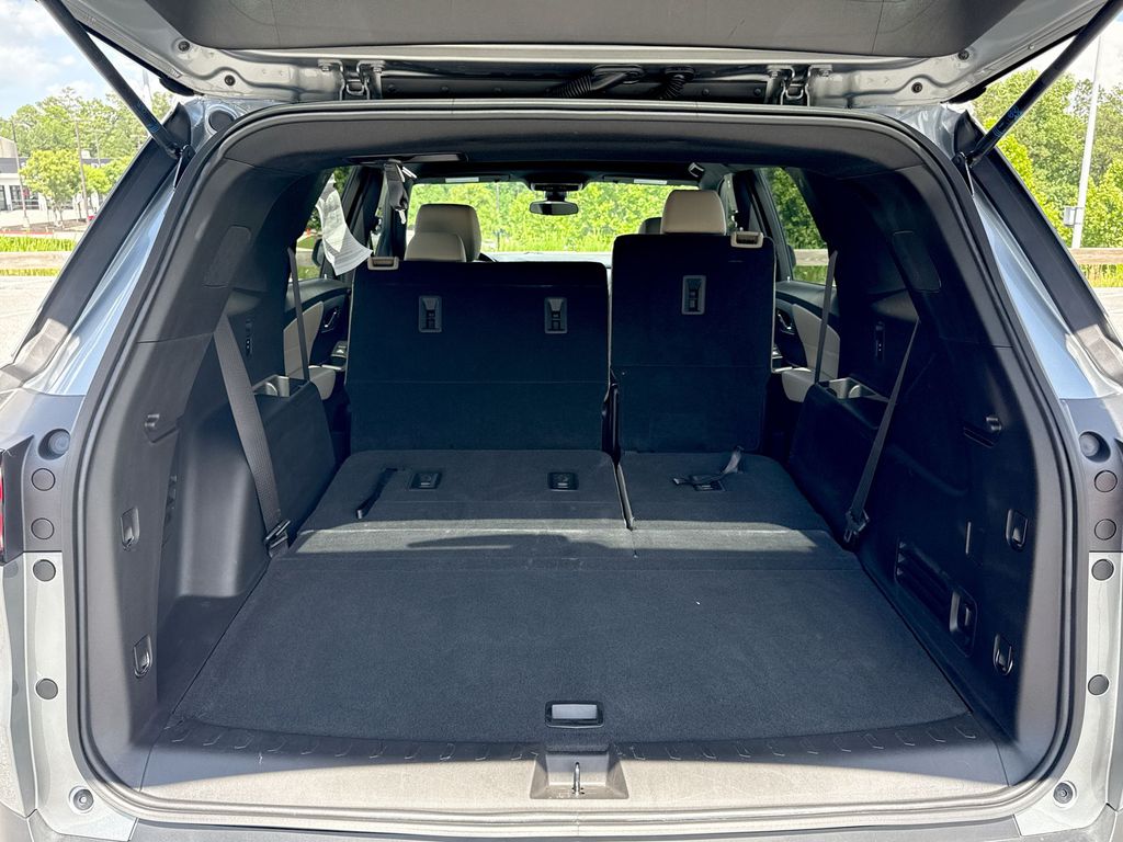 Vehicle image 12 of 27