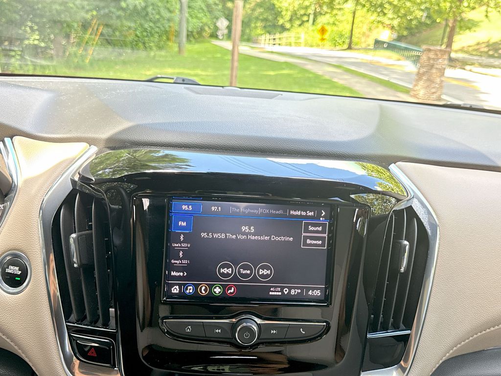 Vehicle image 21 of 27