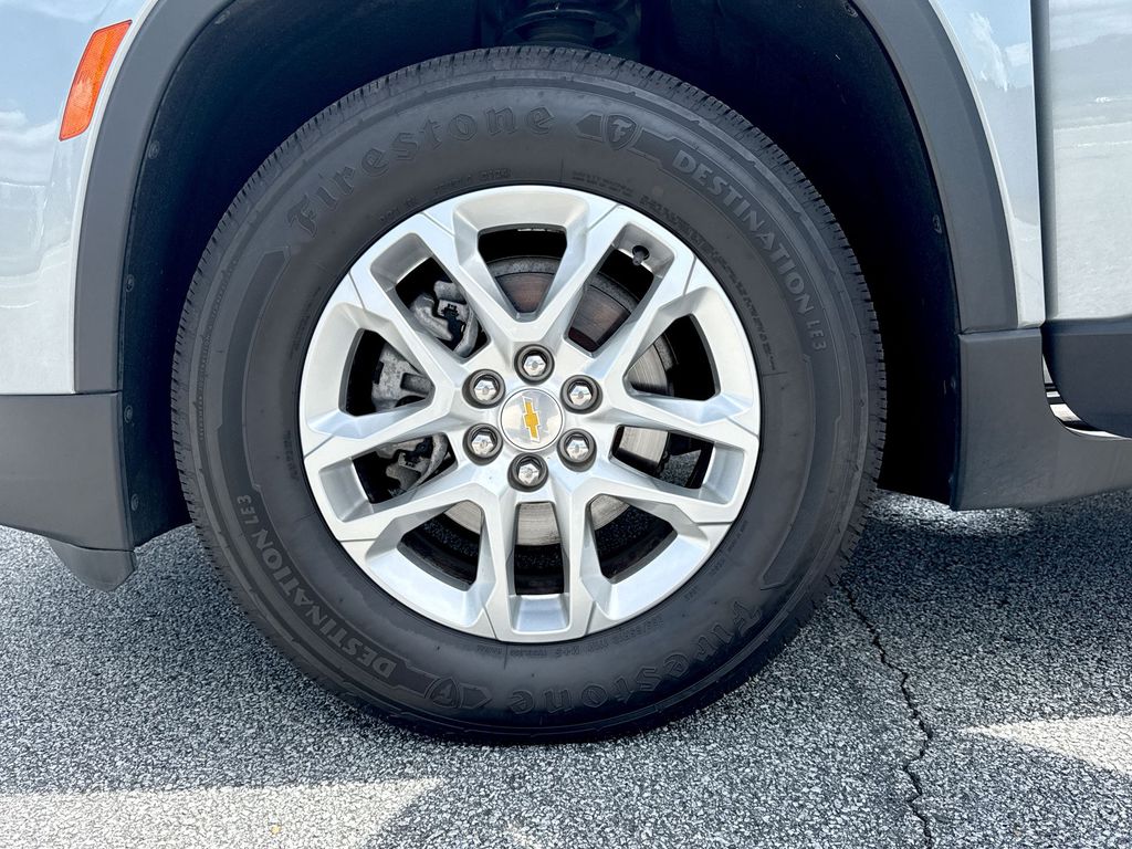 Vehicle image 11 of 27