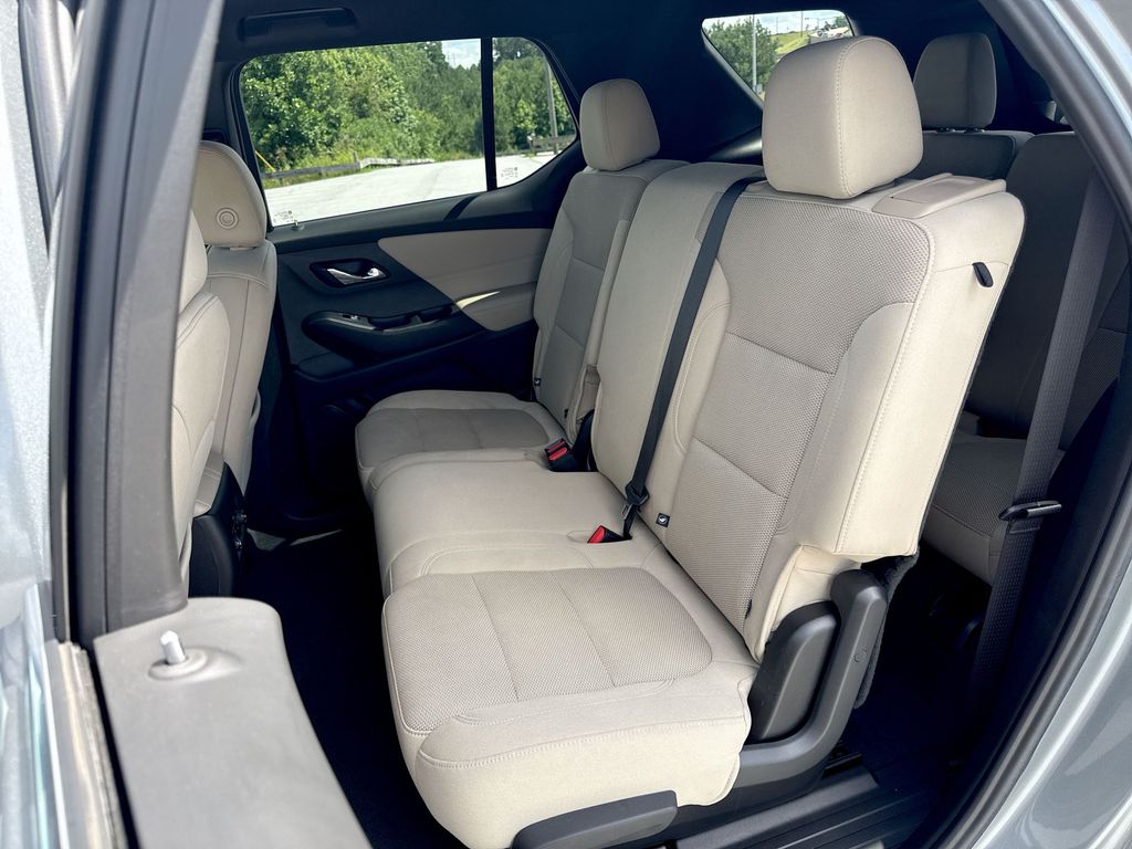 Vehicle image 16 of 27