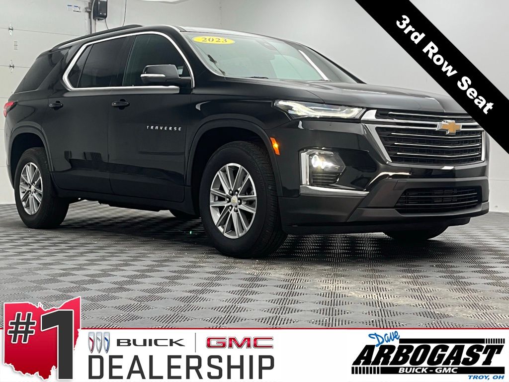 2023 Chevrolet Traverse LT Cloth Image 2 of 35