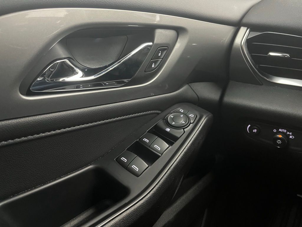 2023 Chevrolet Traverse LT Cloth Image 28 of 35