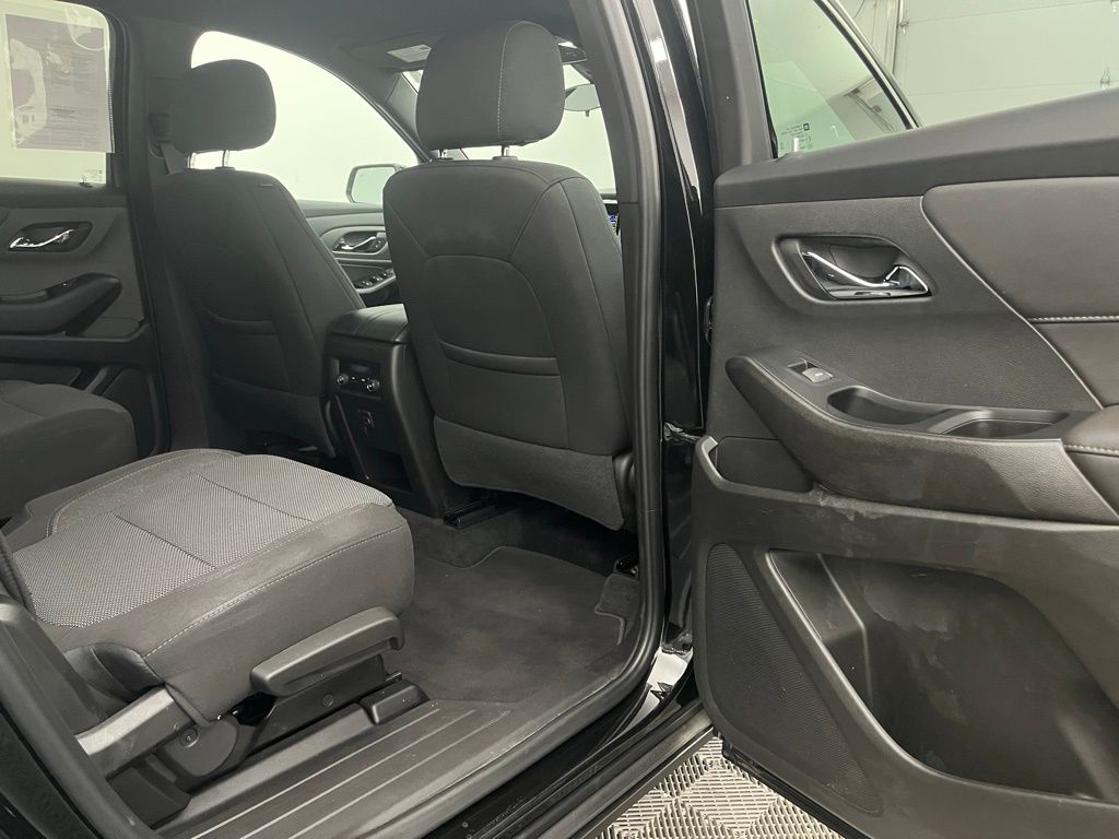 2023 Chevrolet Traverse LT Cloth Image 13 of 35