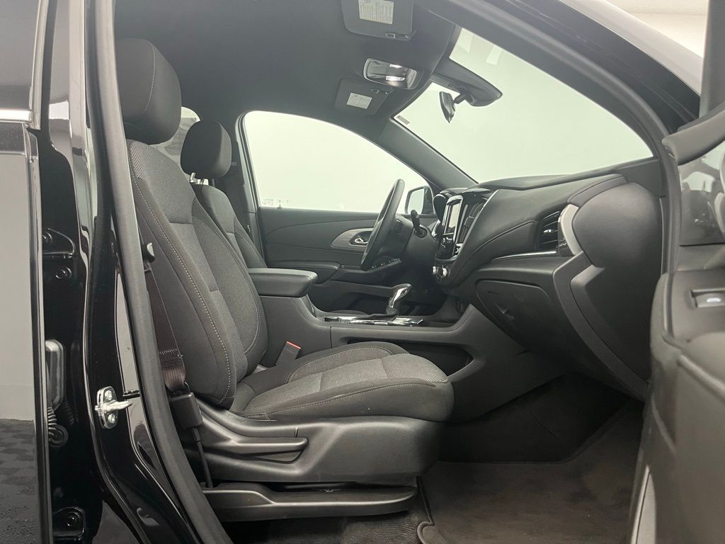2023 Chevrolet Traverse LT Cloth Image 14 of 35