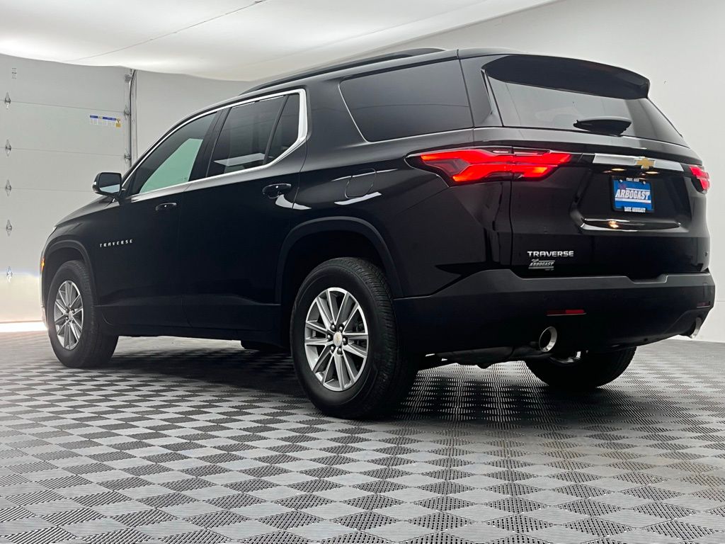 2023 Chevrolet Traverse LT Cloth Image 7 of 35