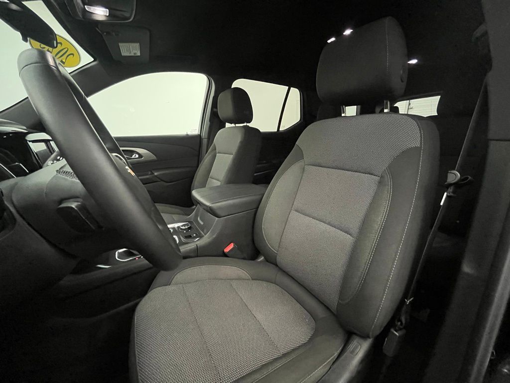 2023 Chevrolet Traverse LT Cloth Image 10 of 35