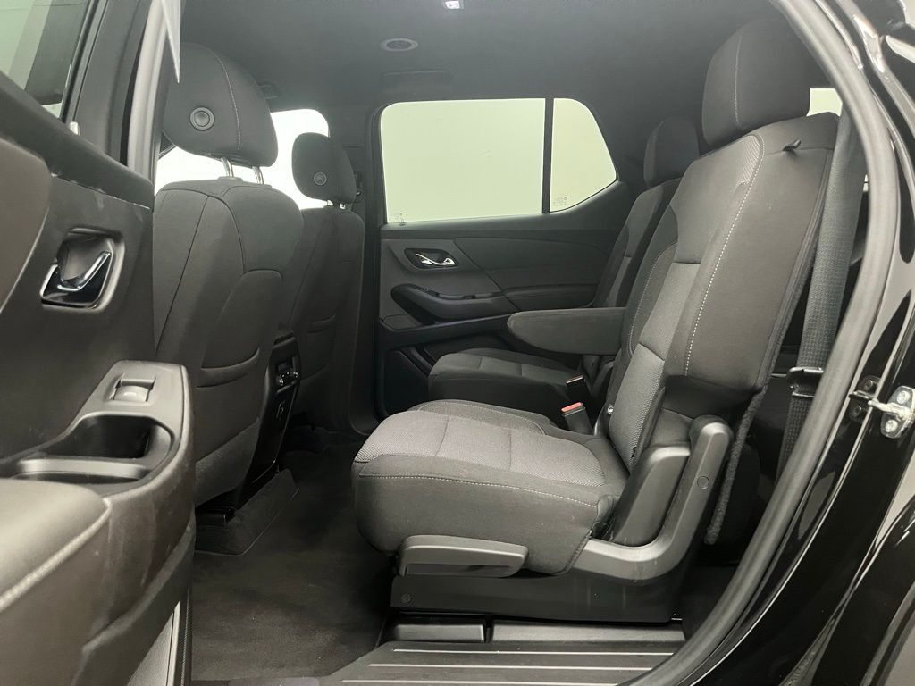 2023 Chevrolet Traverse LT Cloth Image 16 of 35