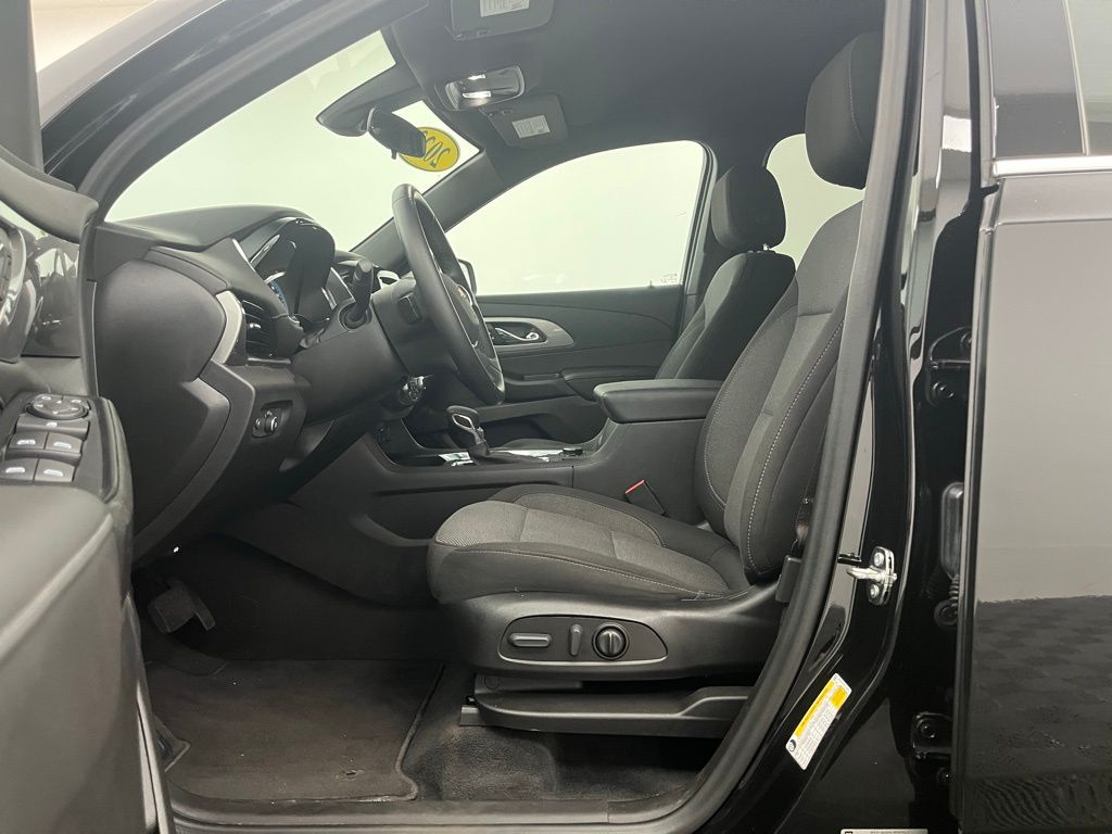2023 Chevrolet Traverse LT Cloth Image 15 of 35