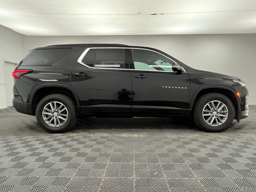 2023 Chevrolet Traverse LT Cloth Image 4 of 35