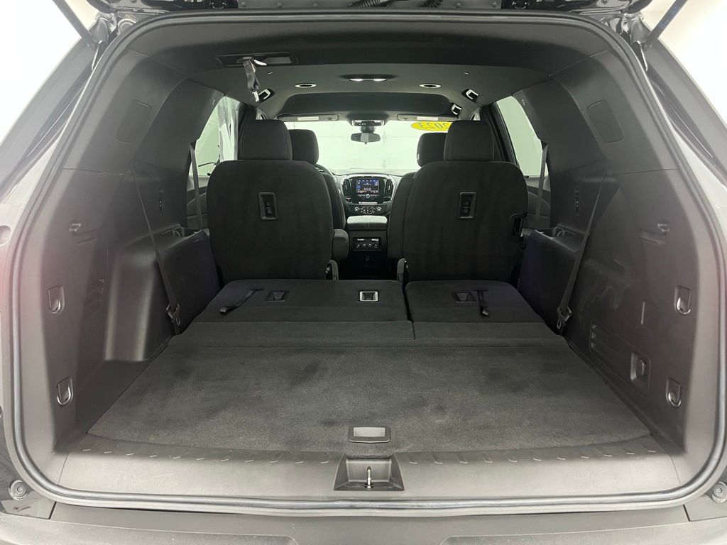 2023 Chevrolet Traverse LT Cloth Image 9 of 35