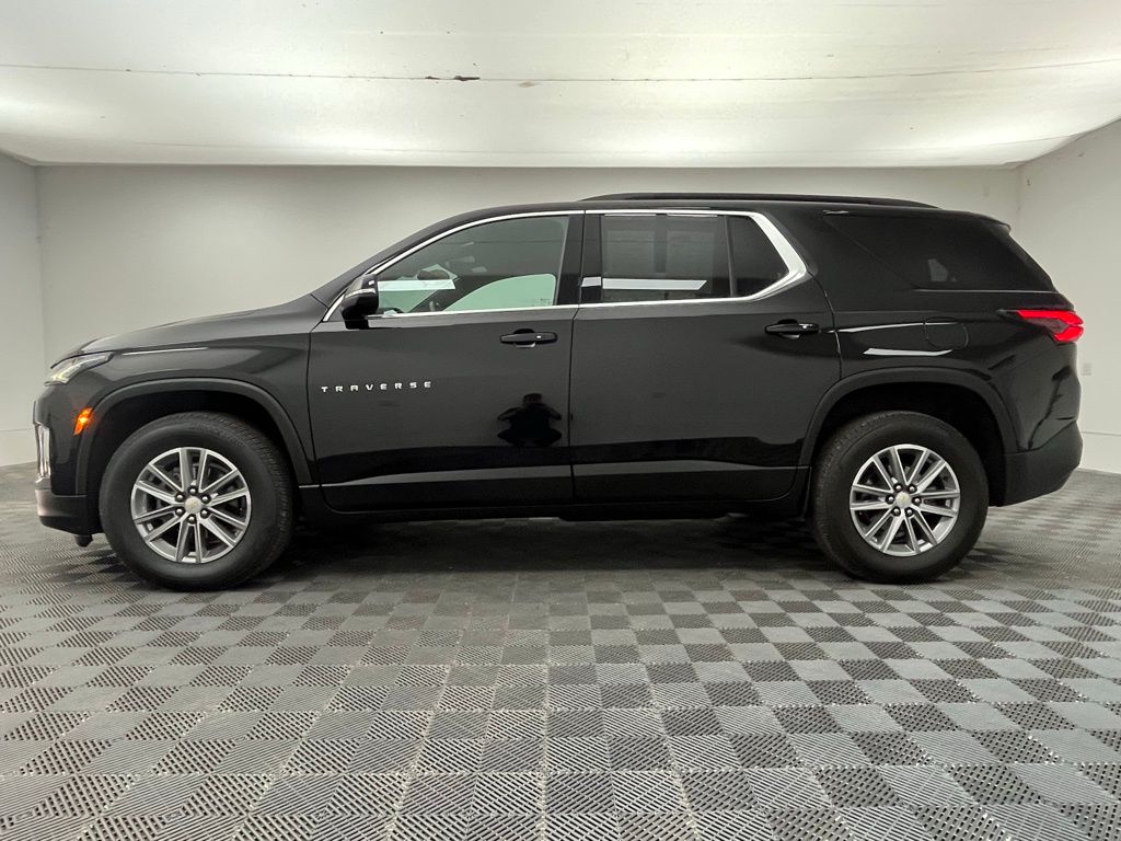 2023 Chevrolet Traverse LT Cloth Image 8 of 35