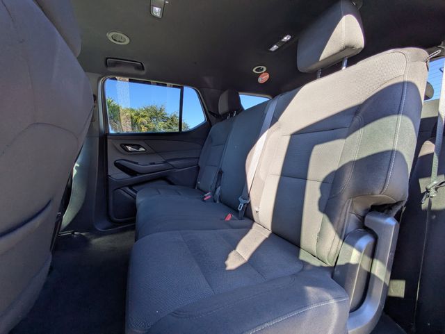 2023 Chevrolet Traverse LT Cloth Image 9 of 32