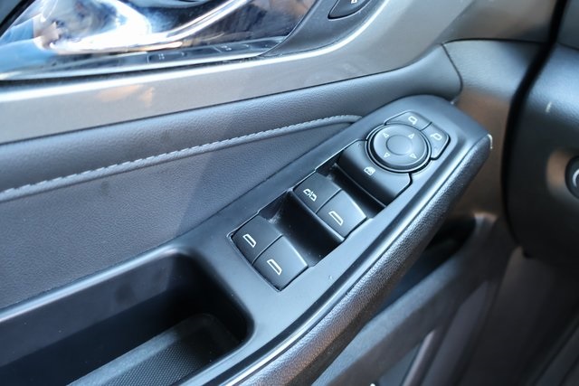 Vehicle image 25 of 28