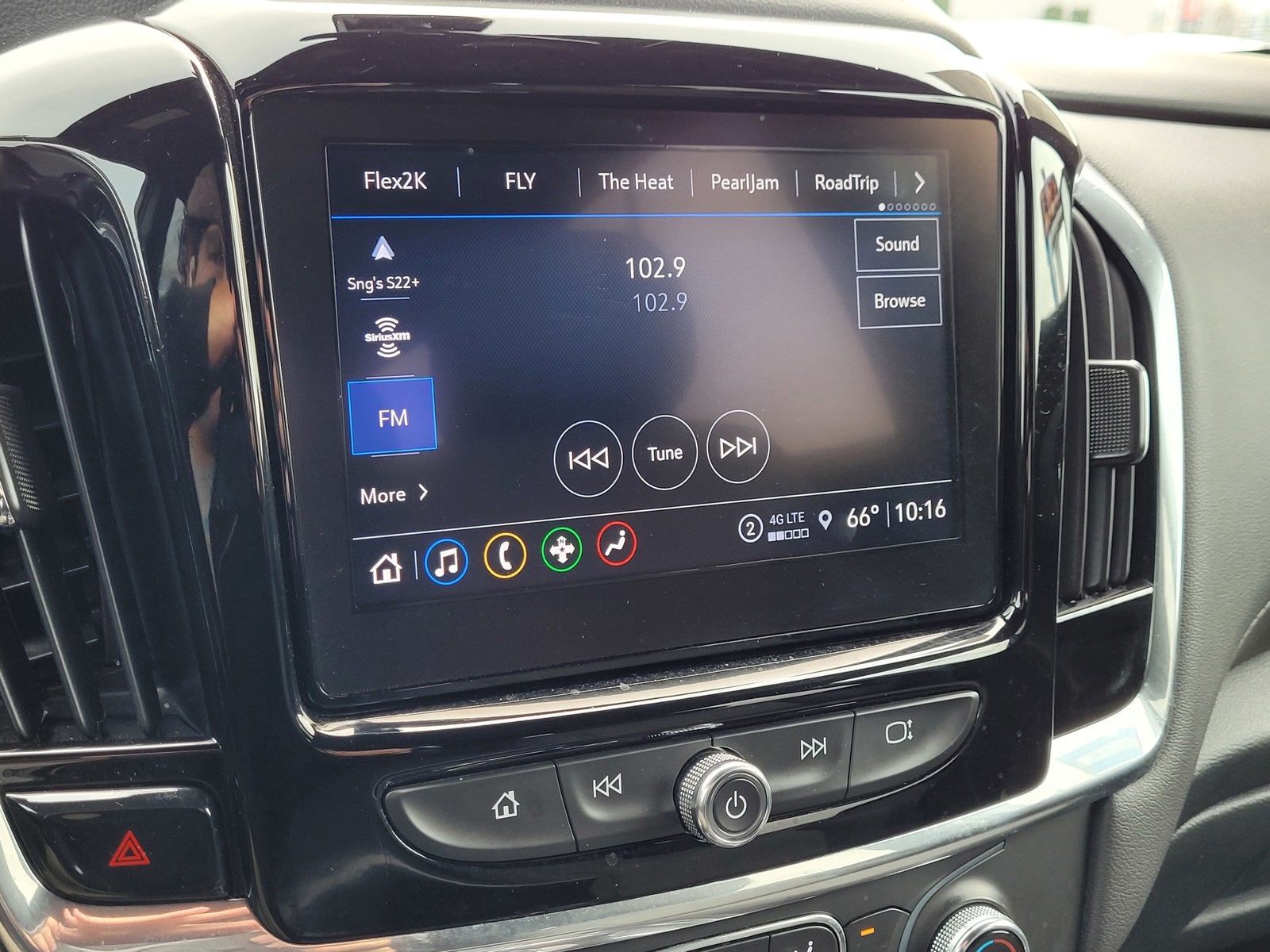 Vehicle image 23 of 27
