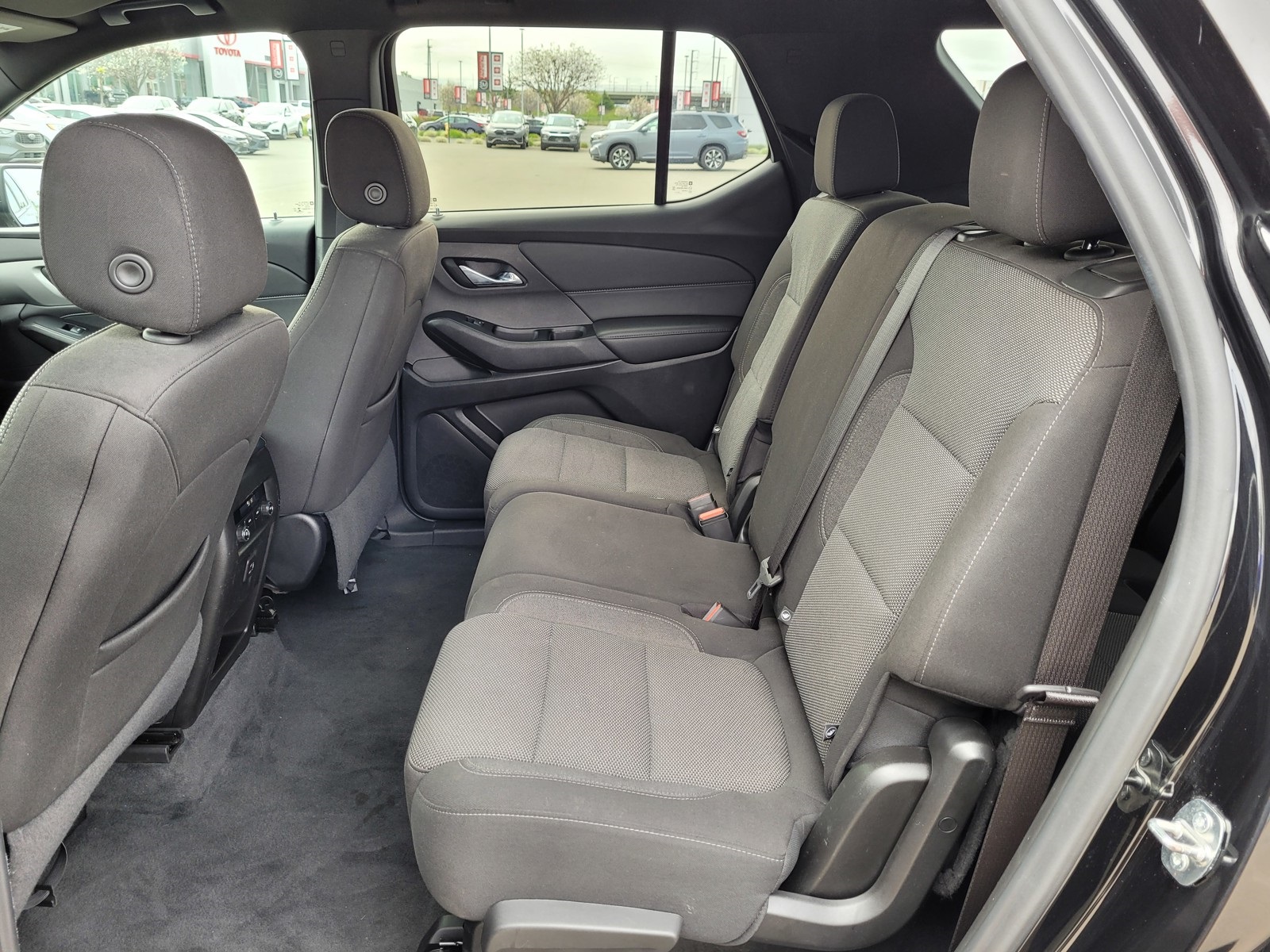 Vehicle image 14 of 27