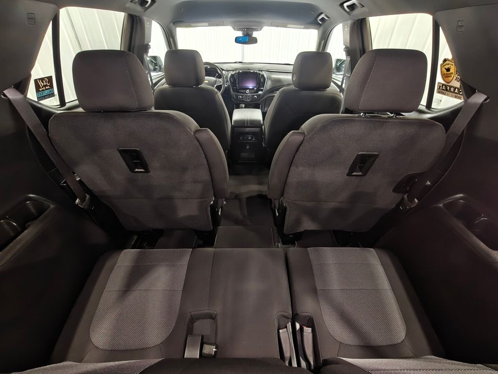 Vehicle image 33 of 65