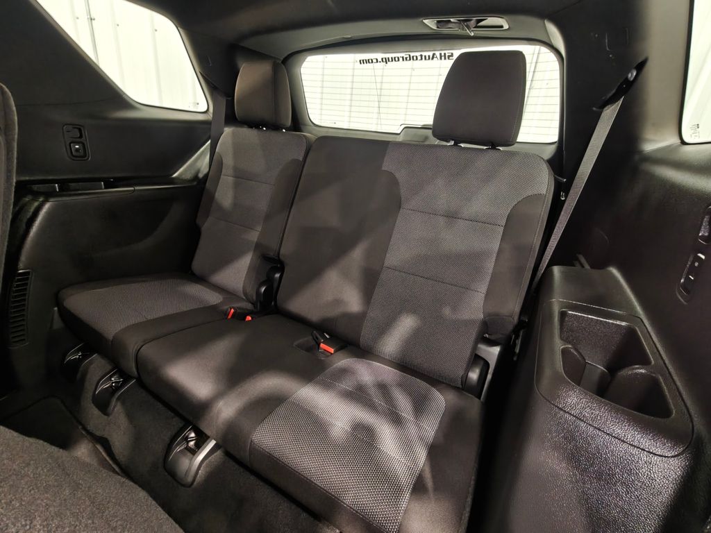 Vehicle image 31 of 65