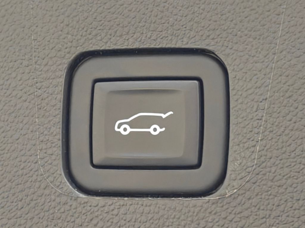 Vehicle image 38 of 65