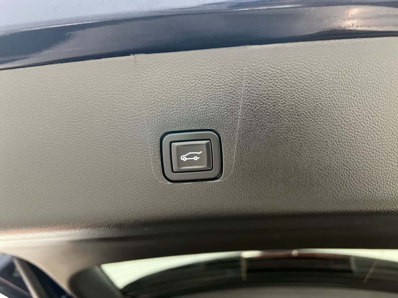 Vehicle image 26 of 28