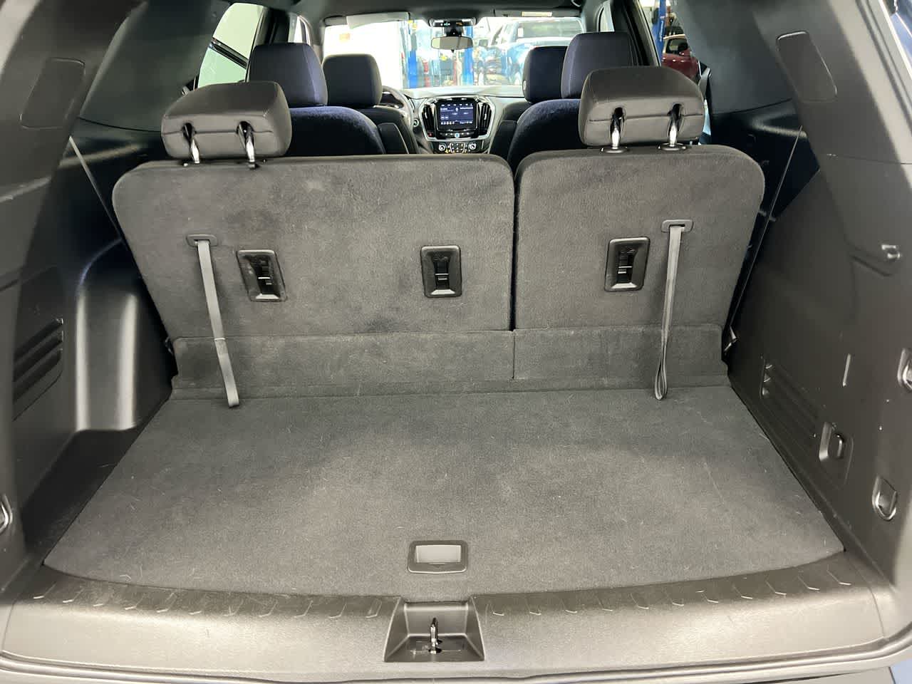Vehicle image 25 of 28
