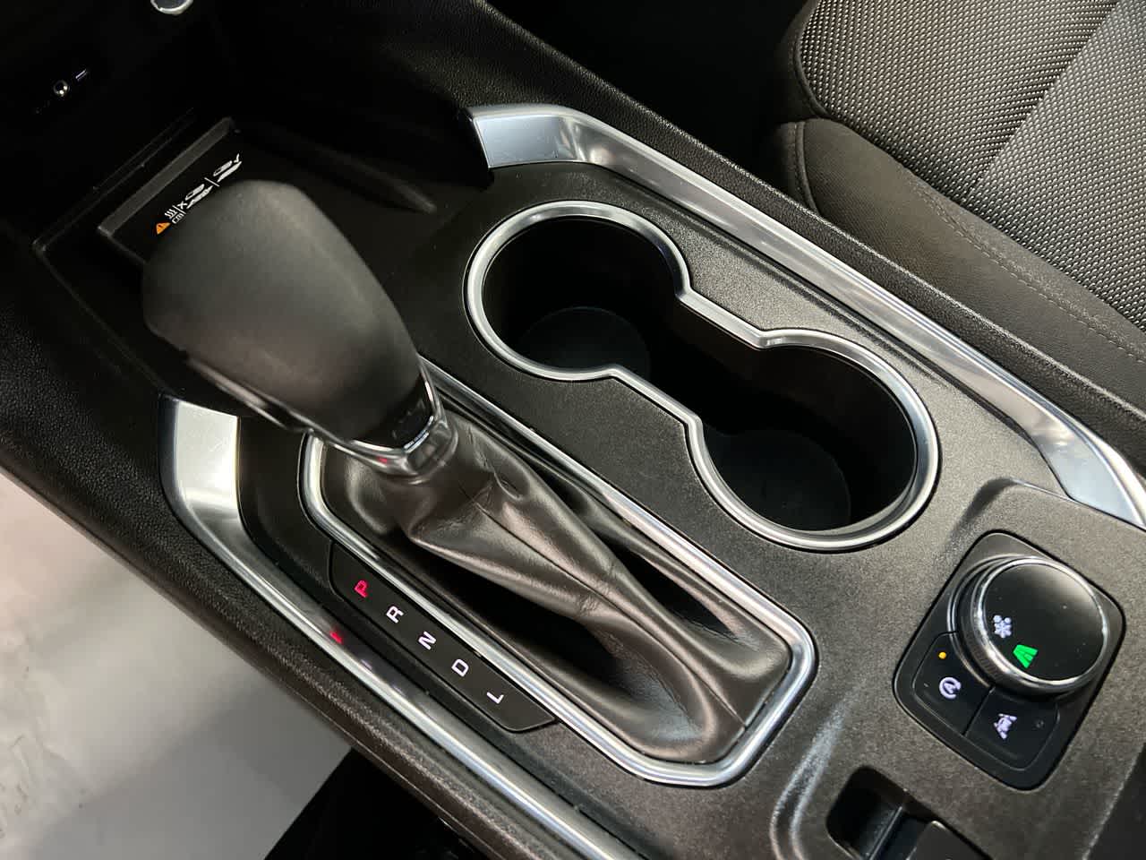 Vehicle image 21 of 28