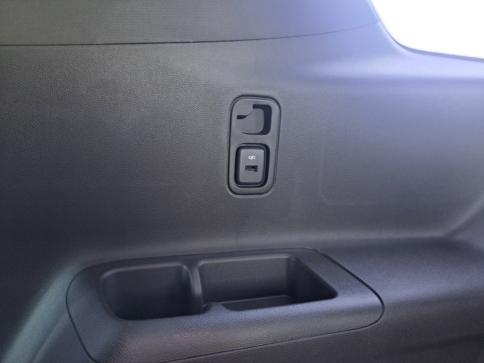 Vehicle image 33 of 48