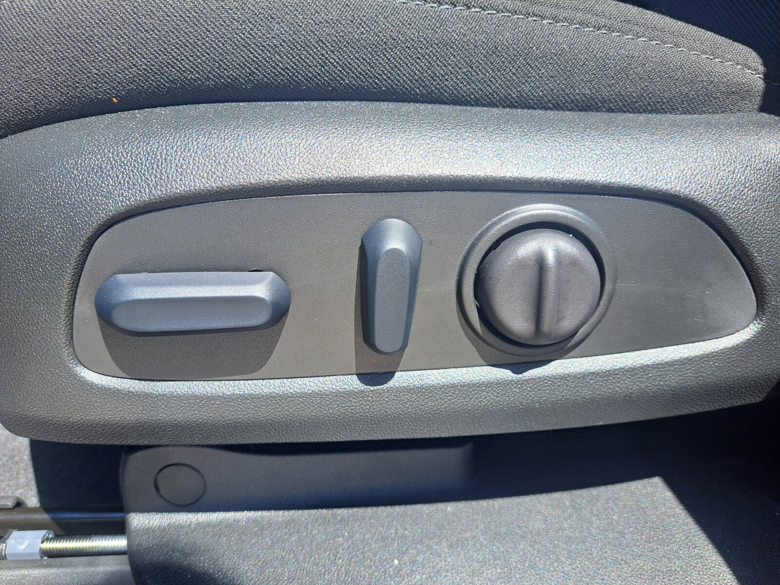 Vehicle image 25 of 48