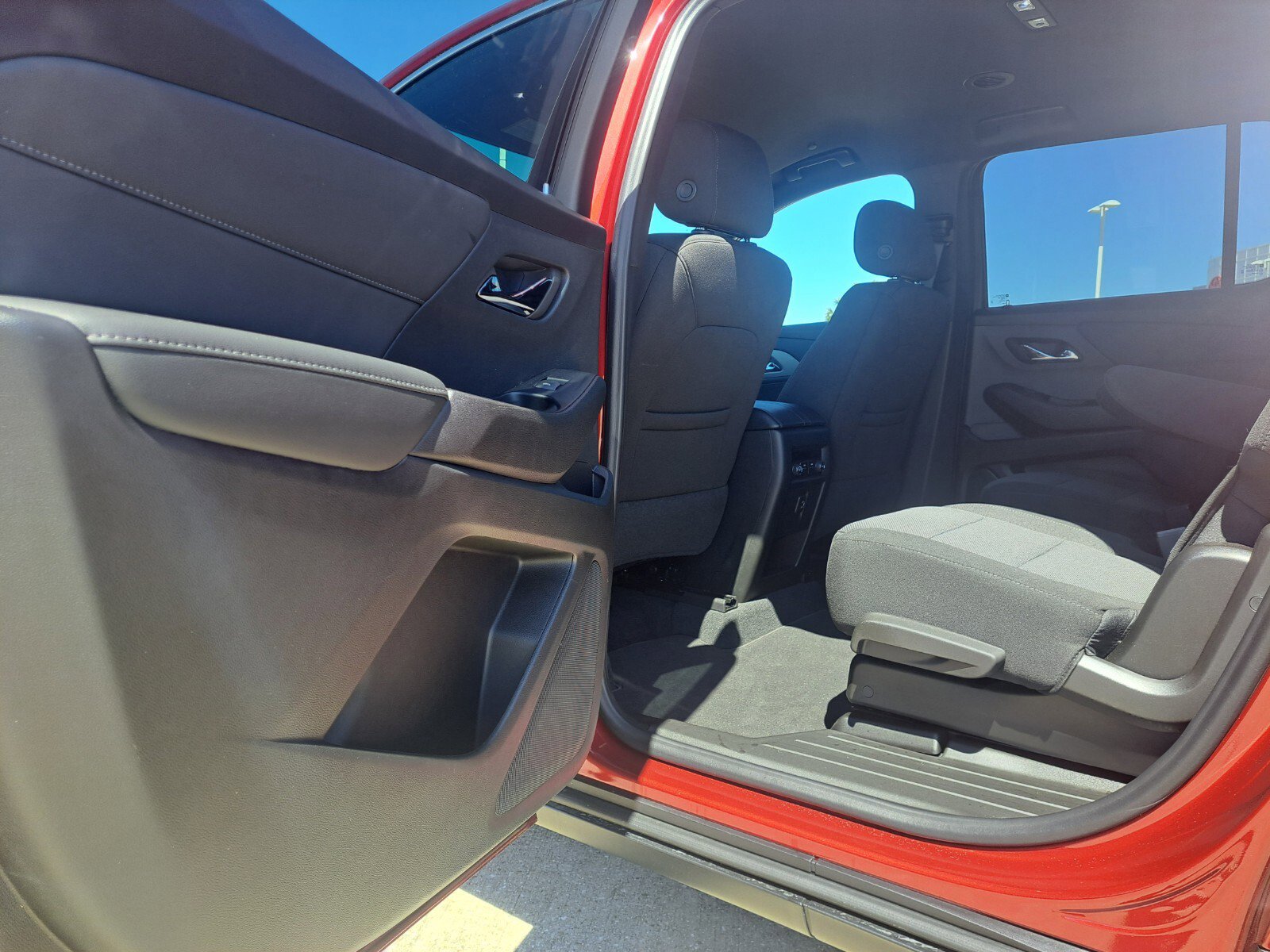 Vehicle image 28 of 48