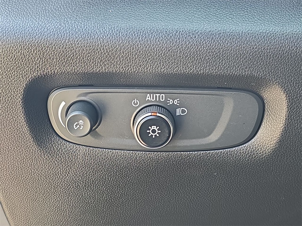 Vehicle image 18 of 38
