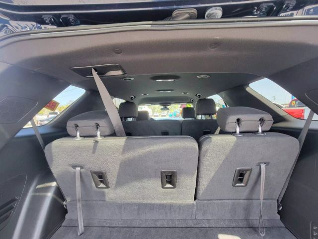Vehicle image 13 of 18